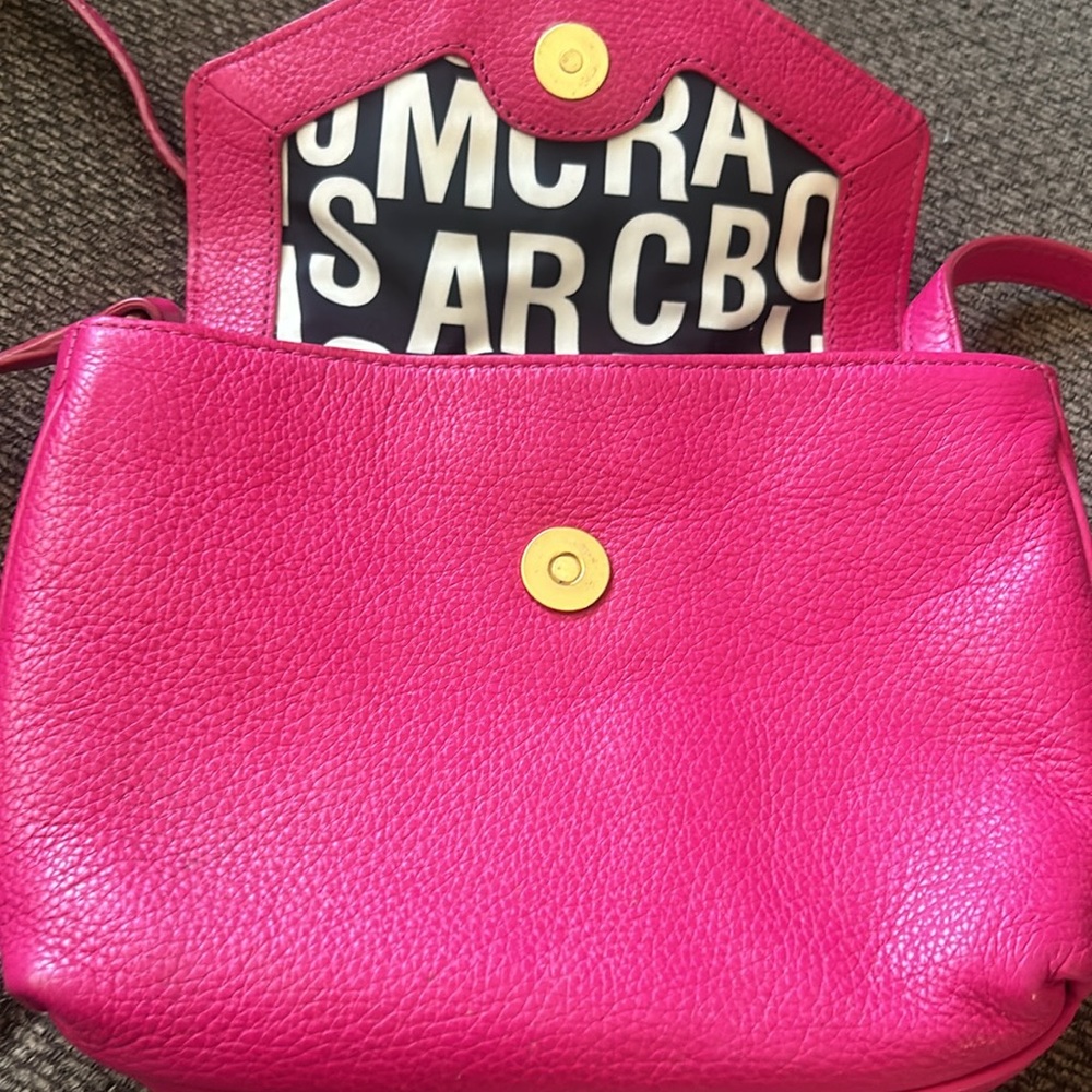 Marc By Marc Jacobs Hot Pink Leather Shoulder Bag with Black & White Logo Lining - Picture 2 of 8